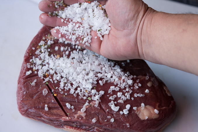 Resultado de imagem para Levantamento recente aponta que brasileiro consome quase o dobro de sal recomendado pela OMS"