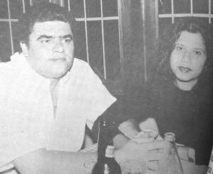 Foto publicada no Acontece da Tribuna de Ituverava, em abril de 1996, na Pizzaria Fragata, que funcionava na esquina do Laço Forte. Fábio Bombig Júnior e   Vânia Silveira Rezende Bombig