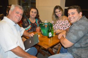 Andrew de Paula Costa/Andréa, a filha Bruna Francelin e o namorado Archibaldo Júnior