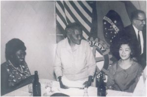 No Dia das Mães, no ano de 1.967, foi homenageada pelo Rotary Club de Ituverava, como a Mãe Preta do Ano, a dona Maria Emília de Jesus Corrêa. Ela era casada com Manuel Lopes Corrêa Filho e são seus filhos Guiomar Corrêa de Paula, casada com Osvaldo de Paula; Benedita Lopes Ferreira, casada com José Gabriel Ferreira; Almerinda Lopes Corrêa; Manoel Lopes Corrêa Filho (“Manézinho do Mocambo”), casado com Hélia Luca de Moraes Corrêa; Mariinha Lopes Corrêa Dias, casada com Antônio Dias Rocha e a professora Tereza Lopes. Na foto (1) Maria Emília de Jesus Corrêa, (2) a filha da homenageada, a professora Tereza Lopes, (3) Kaora Sakemi, viúva do rotariano Nobuo Sakemi e (4) o advogado Halley Hernares, que também era rotariano