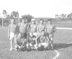 Foto de 1995, no Ituverava Tênis Clube: (1) o agropecuarista Kenyti Okano (in memoriam), (2) o médico Marco Antônio Migliori, (3) o agropecuarista Tadashi Mine (in memoriam), (4) Dario Lázaro da Silva, tenente-coronel aposentado da Polícia Militar, (5) o vendedor José Gilberto de Paula, (6) Éder Francisco Teoro, mecânico aposentado (in memoriam), (7) o empresário Luiz Carlos Rodrigues (“Busa”) e (8) Rafael Ferreira da Silva, funcionário público municipal aposentado
