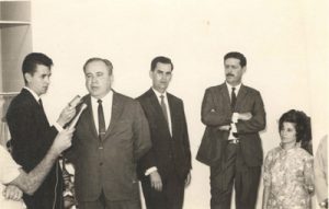 Foto do ano de 1966, de uma solenidade realizada na cidade. (1) e (2) o prefeito Orlando Seixas Rego e sua esposa Zélia Nunes da Silva Rego (ambos falecidos), (3) o vice-presidente da Câmara, José Alípio Furquim Fonseca (in memoriam), (4) não identificado e o (5) repórter da Rádio Cultura de Ituverava