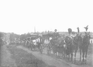 Foto histórica do início do século passado, provavelmente 1900, de um cortejo funeral. A dúvida é se é em Ituverava ou outra cidade, pois o local não foi reconhecido