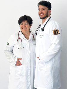 DRA. ELIZABETH
Dia 15 de setembro, comemora aniversário, a médica Dra. Elizabeth Maria Brites Barbosa Garcia, casada com o Dr. Alcides Mesquita Garcia Júnior (in memoriam). Ela recebe os parabéns dos filhos, Alcides Barbosa Garcia, casado com Tatiane Batista Galdiano Garcia; Fabiana Barbosa Garcia Santos, casada com Thiago Pacheco Garcia dos Santos Pinto e Fernanda Barbosa Garcia Santos, casada com Gustavo Rodrigues dos Santos, dos netos Augusto, Anna Clara, Manuela, Mariana e Alcides, dos familiares e amigos
