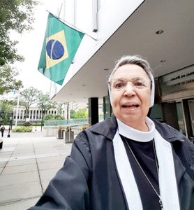 IRMÃ ALICE
Dia 16 de setembro, comemora aniversário, a irmã Alice Garcia de Morais, ituveravense de coração, que é filha de Joaquim Garcia de Morais e Luzia Maria de Morais e tem a irmã Alcina Moraes Zanella (todos falecidos). Ela recebe os parabéns dos familiares, e amigos