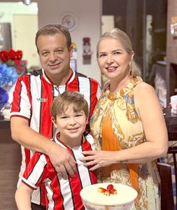 ROGÉRIO
Dia 17 de setembro, comemora aniversário, Rogério José Barbosa Fontebassi da Silva. Ele recebe os parabéns dos pais, o jornalista e presidente da ACII, Gerson Fontebassi da Silva e da professora Márcia Justino Barbosa da Silva, dos familiares e amigos
