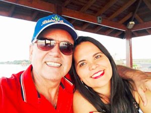 VIVIANE
Dia 16 de setembro, comemora aniversário, a empresária Viviane Pereira de Sousa Rocha, casada com o empresário Mauro César Henrique Ribeiro, da Ribeiro Filho Materiais e Construção. Viviane recebe os parabéns do esposo, dos filhos Gabriel Rocha de Melo Costa e Joaquim Henrique Ribeiro da Rocha, dos familiares e amigos