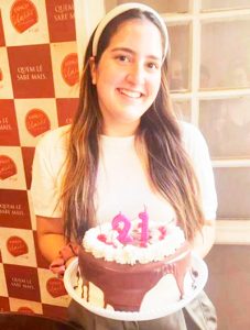 MARCELA TRISTÃO
Dia 26 de setembro, comemorou aniversário, Marcela Tristão Rodrigues Pimenta Lima. Ela, que cursa Medicina na Unoeste Jaú, recebe os parabéns dos pais Silvério Pimenta Lima e Dra. Renata Tristão Rodrigues Lima, do irmão João Silvério Rodrigues Pimenta Lima, dos amigos e familiares
