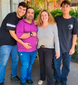 CELSO
Dia 1º de outubro, comemora aniversário, Celso Barroso Santos, casado com Elisângela Cristina da Silva Santos. Ele recebe os parabéns da esposa, dos filhos Gabriel da Silva Santos e Kaique da Silva Santos, dos familiares e amigos