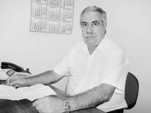 Hélio
Comemora aniversário dia 19 de agosto, o engenheiro civil Hélio Alves Ferreira. Ele recebe os parabéns dos filhos Helinho Martins Alves Ferreira e Gabriela Martins Alves Ferreira, da nora Carla Cristina Custódio de Araújo, 
dos familiares e amigos