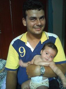 Leonardo
Completa 25 anos, dia 27 de agosto, Leonardo Macedo Pereira, filho de Osvair  Donizete Trindade Pereira e Eliana Macedo Pereira. Ele recebe os parabéns dos pais, da irmã Fernanda, da sobrinha Amanda, dos avós 
tios e primos 