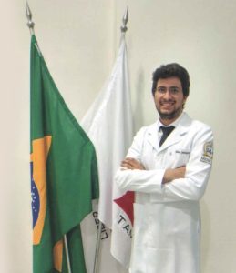 Matheus
Formou-se dia 10 de julho, aos 25 anos, pela Faculdade de Medicina da Universidade Federal de Minas Gerais (UFMG), em Belo Horizonte, o jovem Matheus Sewastjanow da Silva. Ele cursou os ensinos Infantil na escola Meu Mundinho, Fundamental e Médio, no Colégio Nossa Senhora do Carmo – COC e também cursou o Kumon. Matheus é filho do coronel PM Dario Lázaro da Silva e de Odete Sewastjanow da Silva e são suas irmãs Ítala Sewastjanow Ficher, casada com Juliano Carlos Alves Ficher e Esther Sewastjanow Silva Santos, casada com Mauro Alves dos Santos Júnior e sobrinhos Gabriel Ficher, Júlia Ficher, Lívia Sewastjanow dos Santos, Lara Sewastjanow dos Santos e Luísa Sewastjanow dos Santos
