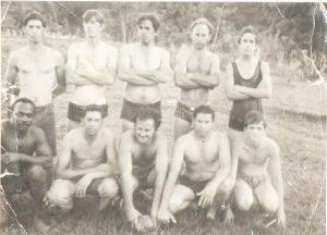 Foto de 1973, do grupo de amigos “Os Infernais”, em uma fazenda próxima e Ituverava. Os irmãos (1), (2) e (5) José Roberto Nogueira (“Pagão”), Edson Cláudio Nogueira e Wilson Cláudio Nogueira (“Wilson Caneca”), (3) Benedito Fidelis (“Branquinho”), 
(4) Wilson (“Paraná”), (6) Samuel Cunha (“Rosa Branca”), (7) Nelson Vicente, 
(8) Alcir Lopes, (9) Fábio Vicente e (10) Roberto Lopes<br> 