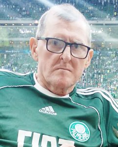 Lázaro Roberto dos Campos
Faleceu dia 31 de janeiro, aos 65 anos, o aposentado Lázaro Roberto de Campos, casado com Regina Silva Campos. Ele deixa os filhos Daniel Isaías Silva Campos, casado com Bruna de Paiva Campos e Samuel Isaías Silva Campos, casado com Gabriela de Paula Campos e os  netos Júlia de Paiva Campos e Joana de Paula Campos. Filho de Benedito Isaías Campos (in memoriam) e Dinah Joaquina Campos, são seus irmãos Leila, Lucilaine, Maria de Lourdes e Leir (in memoriam)<br>