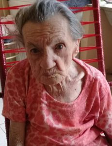 Irene Passeio Tuissi
Faleceu dia 24 de maio, aos 97 anos, a aposentada Irene Passeio Tussi, casada com Albino Castione (in memoriam). São seus filhos Sérgio Castione, Nivaldo Castione, José Emílio Castione, Ercílio Castione, Armando Castione, Ângela Maria Castione, Carlos Castione, Paulina Castione e Marcos Castione, e netos José Castione, Valdirene Castione, Claudinei Garcia, Thiago Castione, João Paulo, João Vitor, Henrique Castione, Arthur Castione, Camila, Marcelo, Guiglerme, Gustavo, Carlos, Rafaela, Ivan e Sandy. Filha de Emílio Passeio e Maria Blanco, são seus irmãos Inês Fávero Adelha, Olga Fávero, Itália Fávero e Guido.<br> 

