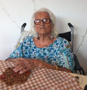 Nair
Dia 25 de agosto, comemora 95 anos, Nair Lopes Martins, viúva de Wilton Martins (“Nequinha”). Ela recebe os parabéns da filha Maria Ernestina Martins Alves Cassiano, casada com José Luiz Alves Cassiano; do genro Hélio Alves Ferreira, viúvo de Siri Edna Martins Alves Ferreira, da nora Maria Alice Abrahão de Oliveira Martins e viúva de Adelino de Jesus Martins, dos netos Aline, casada com Rodolfo; Ana Cristina, casada com Daniel; Helinho, casado  com Carla; Alice, casada com Marô, Daniela, casada com Rafael e Gabriela e dos bisnetos Luiz, Luiz Felipe, Pedro, José, Miguel e Alícia
