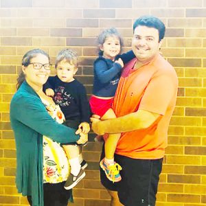 Verônica e Luís César
Dia 17 de agosto, comemoraram 10 anos de casados, Bodas de Estanho, Verônica Pugliane dos Santos e Luís César Castro Santos Pinto. Eles recebem os cumprimentos dos filhos Luísa Pugliane Castro dos Santos e Pedro Pugliane Castro dos Santos, dos pais João Vander dos Santos (“Vandim”)/Vânia Pugliane dos Santos e Paulo César dos Pinto/Marlene Castro dos Santos Pinto,  do irmão Gabriel Pugliane dos Santos, da cunhada  Mayra Altino Pugliane, dos familiares e amigos
