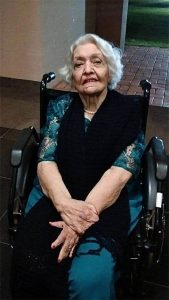 Dorothea
Mascarenhas
Soares de
Oliveira
(“Dona Doro”)
Faleceu dia 25 de fevereiro aos 98 anos, Dorothea Mascarenhas Soares de Oliveira (“Dona Doro”), casada com Dr. Nelson Soares de Oliveira (in memorian). São seus filhos Ana Maria Soares de Oliveira Fonseca, casada com Carlos Roberto Alves Fonseca, Nelson Soares de Oliveira Filho casado com Eloísa Helena José Soares de Oliveira (ambos falecidos) e José Anibal Soares de Oliveira Neto (in memorian), casada com Leda de Paula e são seus netos, Mariana Soares de Oliveira Alves Fonseca, Carlos Roberto Alves Fonseca Filho, Ricardo José Soares de Oliveira, Gustavo José Soares de Oliveira, Nelson Soares de Oliveira Neto, Danilo G. Soares de Oliveira, Pedro G. Soares de Oliveira, José Anibal Soares de Oliveira Neto, Marina P. Soares de Oliveira, são seus pais Izidro dos Santos Mascarenhas e Maria dos Prazeres Viegas Mascarenhas (ambos falecidos). Seus irmãos Catarina e João (falecidos).

