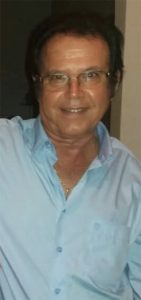 João Batista
Teodoro
Faleceu dia 21 de fevereiro, aos 75 anos, João Batista Teodoro, casado com Aparecida Dantas dos Reis Teodoro. São seus filhos Débora dos Reis Teodoro Perissê, casada com Mário Lúcio Carlini Perisse; Melchior dos Reis Teodoro, casada com Simone Gregório Pereira Teodoro e Camila dos Reis Teodoro, netos Matheus Teodoro Perissê, Gabriel Teodoro Perissê e Manuela Teodoro Perissê. Ele é filho de Onofre Teodoro e Judite Machado Teodoro (ambos falecidos) e são seus irmãos Vicente de Paula Teodoro (in memoriam), casado com Maria de Lourdes Martins Teodoro; Salvador Donizete Teodoro (in memoriam), casado com Maria Aparecida Teodoro e Dirce Helena Teodoro de Almeida, casada com Nivaldo de Almeida (in memoriam).
