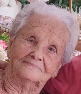 LUSIA FRANCISCA RIBEIRO
Faleceu dia 14 de março, aos 94 anos, Lusia Francisca Ribeiro, casada com José Antônio Ribeiro (in memoriam). São seus filhos José Antônio Filho, casado com Leandra de Fátima Vieira Ribeiro; Rosa Francisca Ribeiro Rogério, casada com Hermindo Rogério; Maria da Conceição Ribeiro Felício, casada com Noviraldo Felício (in memoriam); Lúcia Francisca Ribeiro de Oliveira, casada com Osvaldo Carlos de Oliveira; Francisca da Silva Ribeiro Alves, casada com Isaías Raimundo Alves; Aparecida Francisca Ribeiro dos Santos, casada com Luís Carlos dos Santos e Ivone da Silva Ribeiro de Faria, casada com Reginaldo de Faria (in memoriam). Ela é filha de Teotônio Julião da Silva e Francisca Joaquina de Jesus (ambos falecidos), e deixa 16 netos e 13 bisnetos. 

