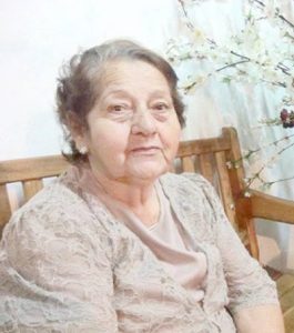 Florinda de Andrade Guarnieri
Faleceu dia 22 de abril, aos 91 anos, Florinda de Andrade Guarnieri, casada com Luiz Guarnieri. São seus filhos José Nivaldo Lopes, casado com Lúcia Helena; Vicente Lopes, casado cm Elvira (in memoriam); Aparecido Lopes, casado com Maria de Fátima; José Paulo Guarnieri (in memoriam), casado com Neuza; Vilma Aparecida Guarnieri Calliman, casada com Nelson Calliman (ambos falecidos); Lúcia Helena Guarnieri e Marco Antônio de Andrade Guarnieri,  netos Giovanna, Thiago, Verônica, José Paulo, Cristiane, Daniela, Emanuel, Crislayne, Karina, Vanessa, Jéssica, Cynthia e Fabricio. Filha de Leopoldo José de Andrade e Mariana Osório de Lima, são seus irmãos Sebastião José de Andrade, casado com Aparecida (ambos falecidos); Pedro José de Andrade (in memoriam), casado com Cléia; Antônio Andrade, casado com Antônia; Laura José de Andrade, casada com João Pugliane (in memoriam); Joaquim José de Andrade, casado com Izaura (ambos falecidos); Benedito José de Andrade (in memoriam), casado com Tida; Irene José de Andrade (in memoriam) e Jardelino José de Andrade, casado com Eunice (ambos falecidos).