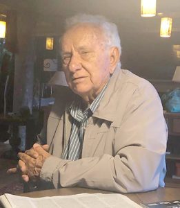 Dr. Ézio Athayde de Souza
Faleceu dia 25 de abril, aos 90 anos, o advogado e professor Dr. Ézio Athayde de Souza, casado com a  professora Shirley Terezinha Tristão Athayde de Souza (in memoriam). São seus filhos Marcelo Tristão Athayde de Souza, casado com Isabel Kowarick Athayde; Ézio Athayde de Souza Júnior, casado com Lívia Guimaraes Azzuz Athayde de Souza e João Athayde de Souza Neto (in memoriam), netos Guilherme Guimarães Azzuz de Castro, Luc Athayde Rizzaro, Eduardo Guimaraes Azzuz Athayde de Souza, Gabriel Guimaraes Azzuz Athayde de Souza, Miguel Kowarick Athayde e Clarice Kowarick Athayde. Dr. Ézio  é filho de João Athayde de Souza e Julieta Maria do Vale, e são seus irmãos Euswaldo, Elda, Maria José (“Zeze)”, Vera e João Augusto.
