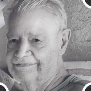 José Eurípedes Lourenço Borges
Faleceu dia 5 de maio, aos 76 anos, José Eurípedes Lourenço Borges, casado com Edna de Sousa Lourenço Borges. Ele tem o filho João Paulo de Sousa Borges e são seus pais Avelino Laurindo Borges e Antonieta Lourenço Borges.
