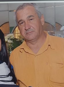 José Donizete 
Peron (“Zezinho”) 
Faleceu dia 20 de maio, aos 69 anos, José Donizete Peron (“Zezinho”), casado com Solange Tavares da Fonseca Peron. São seus filhos Flávio Tavares Peron, Fabrício Tavares Peron e Fábia Tavares Peron (in memoriam). Ele tem a neta Maria Alice de Melo Tavares e, são seus pais, Gildo Peron e Emilia Bento Peron. Ele deixa 8 irmãos.
