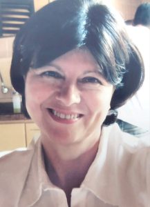 Maria da Graça Mattos da Silva (“Dadá”)
Faleceu dia 10 de junho, aos 70 anos, a professora e bancaria Maria da Graça Mattos da Silva, casada com o bancário aposentado José Teodoro da Silva. São seus filhos o agrônomo Danilo Teodoro Mattos da Silva, casado com Ana Cláudia Vicentini da Cunha Silva e o Juiz de Direito, Daniel Teodoro Mattos da Silva, casado com Gabriela Pompeu Contrucci, netos Antônio Teodoro da Cunha Silva, Miguel Teodoro Contrucci e Manoela Teodoro Contrucci. Ela é filha de Benedicto de Mattos (in memoriam) e Josepha Rosa Lopes de Mattos e, tem a irmã Maria Emília de Mattos Abdalla, casada com Abrão Abdalla Júnior.

