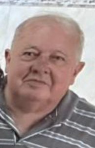 Antônio Carlos Galdiano (“Toim”)
Faleceu aos 69 anos, dia 13 de junho, o aposentado Antônio Carlos Galdiano (“Toim”), casado com Marta Procópio dos Santos.  São seus filhos Jéversom Batista Galdiano e Milena Batista Galdiano Cruz, casada com José Carlos Cruz Júnior e netos Laura, Maria Clara e Ana Luiza. Ele é filho de Francisco Galdiano Perez e Maria Barbosa Galdiano.

