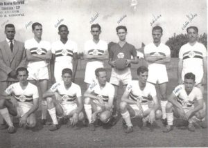 Em 1950, o time dos alfaiates conquistou um torneio disputado contra o Tiro de Guerra 226. A taça foi oferecida por Jorge Assad Chaibub (pai da Dona Georgete Chaibub Rodrigues – avô de Luciano Chaibub Rodrigues (“Lolô”), proprietário do Bazar Combate, que era instalado na Praça 10 de Março. (1) o técnico era Tonico Carroceiro, (2) Antônio Peres, (3) Enedino, (4) Alcino Cavalari, (5) Isalino Pacanhela, (6) João Elívia, (7) Ebaldo Martins, (8) Faria, (9) Moacir Galdiano, (10) Arlindo Bordon (“Batatinha”), (11) Luiz Coelho e (12) Marico Salvino