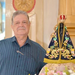 José Roberto Batista
Faleceu dia 16 de agosto, aos 67 anos, José Roberto Batista, casado com Sônia de Paula Batista. São suas filhas Sânia Roberta, Renata e Rafaela Batista, e genros Luiz Gustavo, Vilmontes e Rigoberto, netos Murilo, Manoela, Lara e José Roberto. Filho de Izabel Rosário e Paulo Batista, são seus irmãos Arismar (in memoriam), Hélio, Ademir e Adriano.
