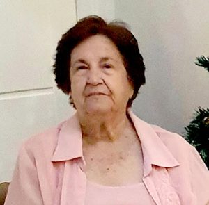 Maria Helena
Aguiar Galdiano
Faleceu dia 19 de agosto, aos 86 anos, a professora aposentada Maria Helena Aguiar Galdiano, viúva de Milton Galdiano Perez. São seus filhos Cássia Consuelo Aguiar Galdiano Aquino, casada com José Aquino de Oliveira Junior; Mara Aguiar Galdiano e Márcio Aguiar Galdiano, casado com Márcia Cristina de Souza Galdiano. São seus netos Polyana de Souza Galdiano, Igor de Souza Galdiano, Jeanne Galdiano Aquino, Eduardo Galdiano Aquino, Thiago Luiz Galdiano Leite, Milton Luiz Galdiano Leite e Camila Galdiano Leite,  bisnetos Davi Galdiano Galo e Pedro Henrique Galdiano Leite. Ela é filha de José Morgan de Aguiar e Maria Ferreira de Aguiar (ambos falecidos) e são seus irmãos Carlos Morgan de Aguiar (in memoriam), casado com Divina Marcolina de Aguiar e Fernando Morgan de Aguiar, casado com Neide Maria Vieira Morgan de Aguiar.