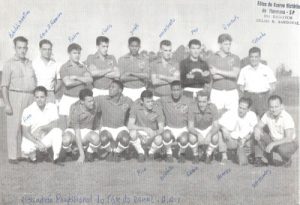 Foto dos anos 60, do time da Associação Atlética Ituveravense, o Tigre do Ramal, que era considerado um dos melhores da época, e disputou a Segunda Divisão da Federação Paulista de Futebol. (1) o técnico Herbaldo Martins, (2), (3), (4) e (5) Dr. Ecyr Alves Ferreira, Antônio (“Totonho”) Sandoval, Eurípedes Ribeiro (“Pino”) e José Aureliano Coimbra, diretores da AAI, (6) Piolim, (7) Clóvis, (8) Zicão, (9) Neiriberto, (10) Poy, (11) Roberto Salata, (12) não identificado, (13) Gomes, (14) Pilo, (15) Vila Lobos, (16) Garoa, (17) o massagista Homero Perez