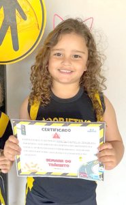 JADE
Dia 8 de outubro, comemora aniversário, Jade de Freitas Advincula Joazeiro, filha da vereadora Roberta Foroni de Freitas e de Marcos Advincula Joazeiro (“Markin do Sindicato”). Ela recebe os parabéns dos pais, dos irmãos Mariana Foroni de Freitas Rezende e Miguel de Freitas Advincula Joazeiro, dos familiares e amigos