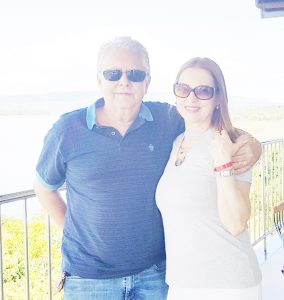 DR. ANTÔNIO SÉRGIO 
Dia 29 de outubro, comemora aniversário, o médico Dr. Antônio Sérgio Cardoso Telles. Ele recebe os parabéns da esposa, a empresária Viviane Silveira Telles, dos filhos Dr. Maurício Silveira Telles, que é médico, casado com Maria Luísa de Oliveira Ribeiro Telles e Marina Silveira Telles, dos netos Anita Silveira Telles, Laura Silveira Telles Sodero e Samuel Ribeiro Telles, dos familiares e amigos
