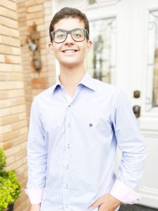 CARLOS EDUARDO 
Dia 26 de outubro, comemora aniversário, Carlos Eduardo Vieira Ribeiro. Ele recebe os parabéns dos pais Cássio Almeida Ribeiro e Ideni Cristina Ferreira Vieira Ribeiro, da irmã Maria Eduarda Viera Ribeiro, dos familiares e amigos
