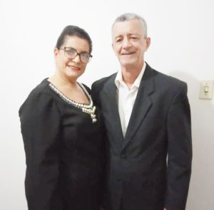 TÂNIA REGINA 
Dia 29 de outubro, comemora aniversário, Tânia Regina Silva Schorles. Ela recebe os parabéns do esposo, Jair César Schorles, dos filhos Érica, Éric e Eriton, dos netos Jonatan, Éric Jr., Luiz Felipe e Tawan, dos familiares e amigos