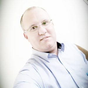 MARCELO SCOTTE 
Dia 30 de outubro, comemora aniversário, Marcelo Rodrigues Scotte. Ele recebe os parabéns da esposa Andréa Fonseca Yamada Scotte, que é vereadora, dos filhos Manuela Yamada Scotte e João Marcelo Yamada Scotte, dos amigos e familiares
