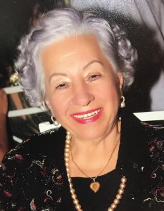 Nilda Bernardes Bueno
Faleceu dia 5 de julho, aos 86 anos, a agropecuarista Nilda Bernardes Bueno, viúva do Alceu Riberio Bueno. São seus filhos Alceu Ribero Bueno Júnor, casado com Marizilda Campi Jorge Bueno (in memoriam); Mauro Bernardes Bueno, casado com Joana Maria Cavallari Bueno; Fátima Bernardes Bueno Motta, casada com Clodomiro Tadeu Motta e Marcelo Bernardes Bueno. São seus netos André Jorge Bueno, Renato Tadeu Bueno  Motta, Elisa Jorge Bueno, Laura de Fátiama Bueno Motta, Guilherme Cavallari Bueno e a bisneta Izis Bueno Vieira. Filha de Francisco Arantes Bernardes e Olívia de Paula Bernardes ela é irmã de Paulo de Paula Bernardes, casado  com Tereza Bernardes (todos falecidos).   
