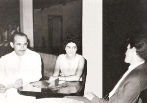 Foto de 1962, na Associação Atlética Ituveravense: (1) e (2) o casal Antonio Soares (“Tonico da Radiolux) e Neusa Bueno Soares, são seus filhos Paulo César Bueno, Paulo César Bueno Soares, Edna Maria Luiz Rizieri, casada com Edis Rizieri e Cristiane Bueno Soares Hanna, casada com Eder Jorge Abdalla Hanna, (3) Miltom Fernandes Bueno, que é primo de Neusa, é professor e reside em São Paulo. Ele, que é professor, trabalhou na Tribuna de Ituverava e no extinto Banco do Comércio 
e Indústria de São Paulo S/A (Comind)<br>