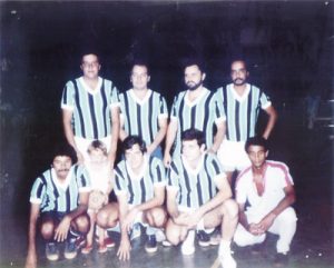 Foto de 1981, da equipe de futsal da Santa Casa de Misericórdia de Ituverava, formada pelos médios: (1) e (2) Ricardo Sandoval Garcia e o filho Ricardo Sandoval Garcia Júnior, (3) Névio Edenir Cola, (4) Valtuires Roma, (5) Rogério Silva Pereira, (6) Luís Carlos de Souza, que hoje reside na cidade de Franca, (7) Marco Antônio Migliori, (8) Marcelo Roveri, que está na cidade de Ribeirão Preto, e (9) Osair Rogério, que era enfermeiro<br>