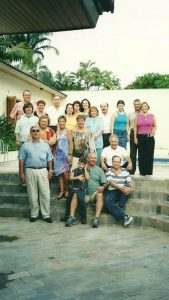 Foto de 27 de outubro de 2012, na residência do então Juiz de Direto da Comarca de Jaboticabal - Antônio Roberto Borgatto e da professora Ana Maria Ribeiro Menezes Borgatto (“Naninha”), em uma reunião de colegas da época de escola.  (1)	Fernando Nogueira, (2) Nara Aparecida Menezes Bassalo, (3) José Carlos Mirandola, (5) e (4) Antônio Roberto Borgatto e a esposa Ana Maria Ribeiro Menezes Borgatto (“Naninha”), (6) Maria Emília Bernardes, (7) Mariângela Mirandola, (8) e (9) Bráulio Barbante e  Marlene Sandoval Barbante, (10) e (11) José Luiz Lana e esposa Ib Maria Nascimento  Matos, (12)  João Augusto Rodrigues (in memoriam) e (13) Regina Sandoval Rodrigues, (14) Marilda de Melo, (16) e (15) Ângelo Cisoto Gianechini  (“Anjinho”) e a esposa Nair Glauce de Menezes Gianechine, (17) e (18) José Carlos Borges e a esposa Marilda Covas 