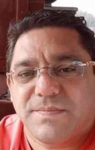 Mauro Luís 
Gonçalves
da Silva
Faleceu dia 16 de dezembro, aos 45 anos, o motorista Mauro Luís Gonçalves da Silva, casado com Carla Cristina Mariano Avelar da Silva. São seus filhos Marcus Vinícius e Ana Júlia Mariano Silva. Filho de Manoel Roberto da Silva e Joana D’Arc Gonçalves, são seus irmãos Suellen e Manoel
