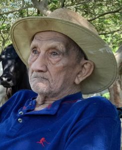 Alvino Rodrigues
do Prado
Faleceu dia 25 de abril, aos 93 anos, Alvino Rodrigues do Prado, casado com Martha Leite do Prado. São seus filhos Aparecida Rodrigues do Prado, casada com Vagner; Marta Maria Rodrigues do Prado, casada com Francisco; Marlene José Rodrigues do Prado, casada com Adilson; Luciana Rodrigues do Prado, casada com Gilberto; Sebastião Rodrigues do Prado, casado com Mislane; Edson Rodrigues do Prado, casado com Alcinéia; Fernando Rodrigues do Prado, casado com Mara e Jair Rodrigues do Prado, netos Ana Laura, Naiara, José Eduardo, Sília, Fábio, Mara, Ana Paula, Evair, Giovani, Leonardo, Gabriel, Rafael, Isabela, Lara e Moisés, bisnetos Arthur, Júlia, Maria Laura, Kamilly, Elise, Eder, Maria Eduarda, Samuel, Heitor, Heloisa, Beatriz, Bruno, Alana e Isadora e tataraneta Manuela. Filho de Sebastião Pires do Prado e Sabina Maria do Prado, são seus irmão Etelvino Rodrigues do Prado, Paulo Pires do Prado, Ozair Pires do Prado, Enoema Maria de Jesus, Luzia Pires Prado Borges, Itacema Maria do Prado Rufino, Iria Maria do Prado Rufino e Antônio Pires do Prado (todos falecidos).
