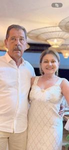 LETÍCIA
Dia 22 de março, comemora aniversário, a professora de Educação Física e empresária, Letícia Lacerda Cavalcante Viana. Ela recebe os parabéns do esposo, o empresário Jorge Luiz Carvalho Viana, dos filhos, o engenheiro agrônomo e empresário - Jorge Luiz Carvalho Viana Júnior, casado com Sabrina de Brito Dias; o médico – Dr. Públio César Cavalcante Viana, casado com Marina Otoboni Viana e a arquiteta e urbanista – Inara Cristina Cavalcante, dos netos Eduarda Otoboni Viana e Pedro Viana, dos familiares e amigos
