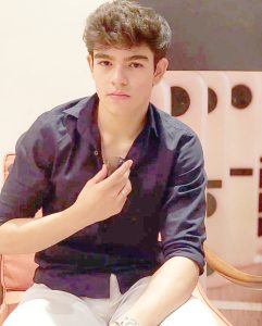 ADRIANA 
Dia 21 de março, comemora aniversário, a ex--prefeita e empresária Adriana Quireza Jacob Lima Machado, casada com o ex-prefeito Lúcio Adalberto Lima Machado (in memoriam). São seus filhos Lúcio Adalberto Lima Machado Júnior, Carlos Magno Quireza Jacob Lima Machado e Luciana Quireza Jacob Lima Machado, genro Erick Barbosa e netos João Lúcio (in memoriam), Maria Luiza, Carlos Magno e Helena. Ela recebe os parabéns dos filhos, genro, netos, familiares e amigos
