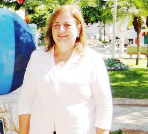 ADRIANA 
Dia 21 de março, comemora aniversário, a ex--prefeita e empresária Adriana Quireza Jacob Lima Machado, casada com o ex-prefeito Lúcio Adalberto Lima Machado (in memoriam). São seus filhos Lúcio Adalberto Lima Machado Júnior, Carlos Magno Quireza Jacob Lima Machado e Luciana Quireza Jacob Lima Machado, genro Erick Barbosa e netos João Lúcio (in memoriam), Maria Luiza, Carlos Magno e Helena. Ela recebe os parabéns dos filhos, genro, netos, familiares e amigos
